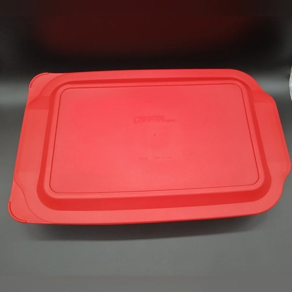 Pyrex Basics 4.8 QT Glass Baking Dish with Plastic Lid Casserole Dish​​​ - Picture 3 of 12